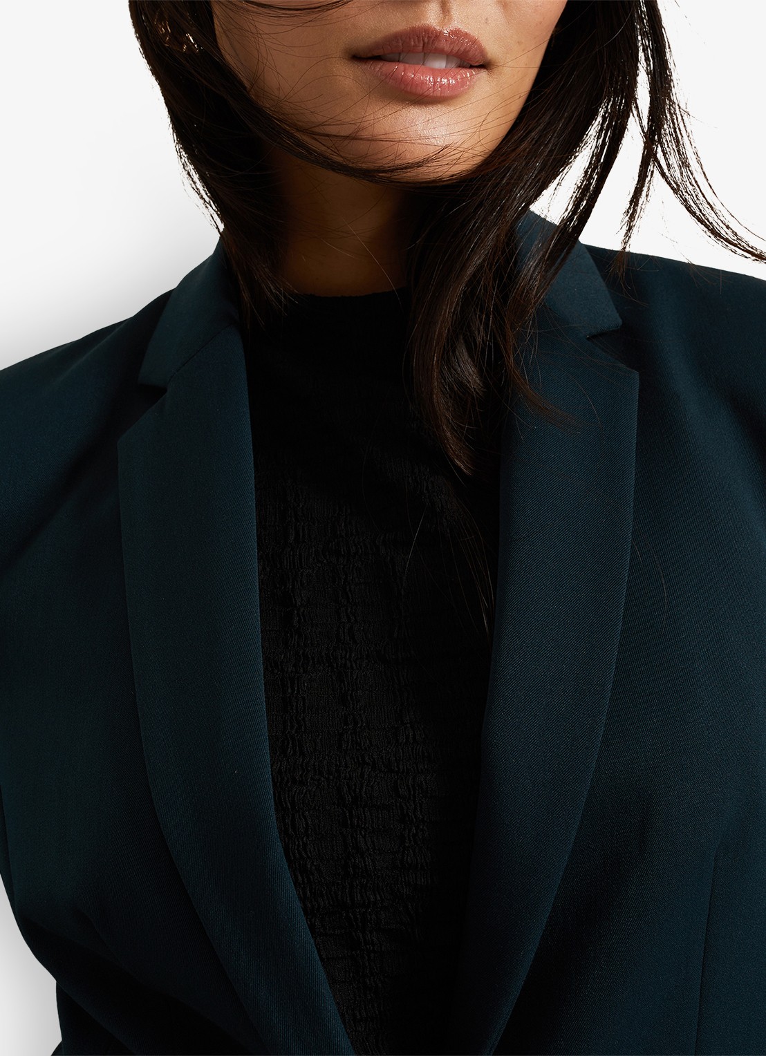Phase Eight Arabella cropped blazer met paspelzakken - detail 4 donkergroen