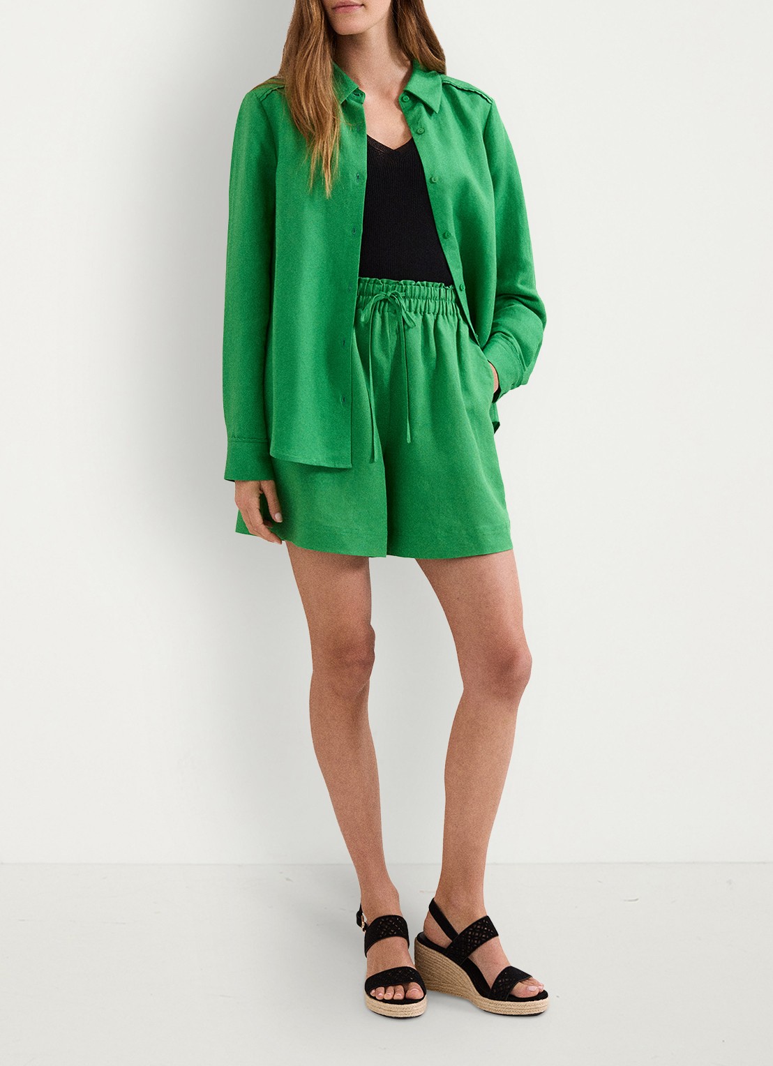 Phase Eight Arnie loose fit korte broek in linnenblend  - voorkant 6 groen