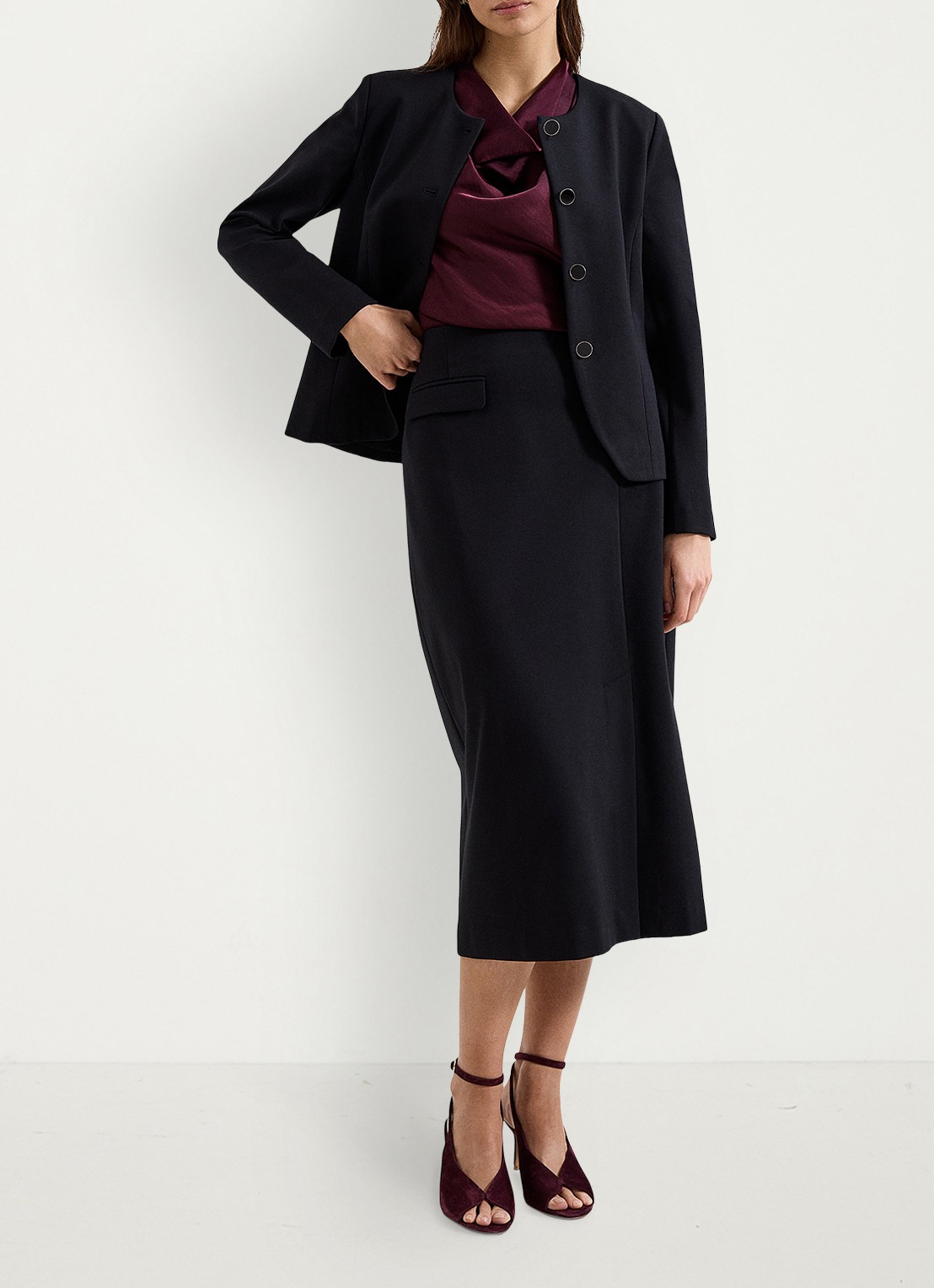 Phase Eight Arwen mouwloze top met watervalhals - detail 4 aubergine