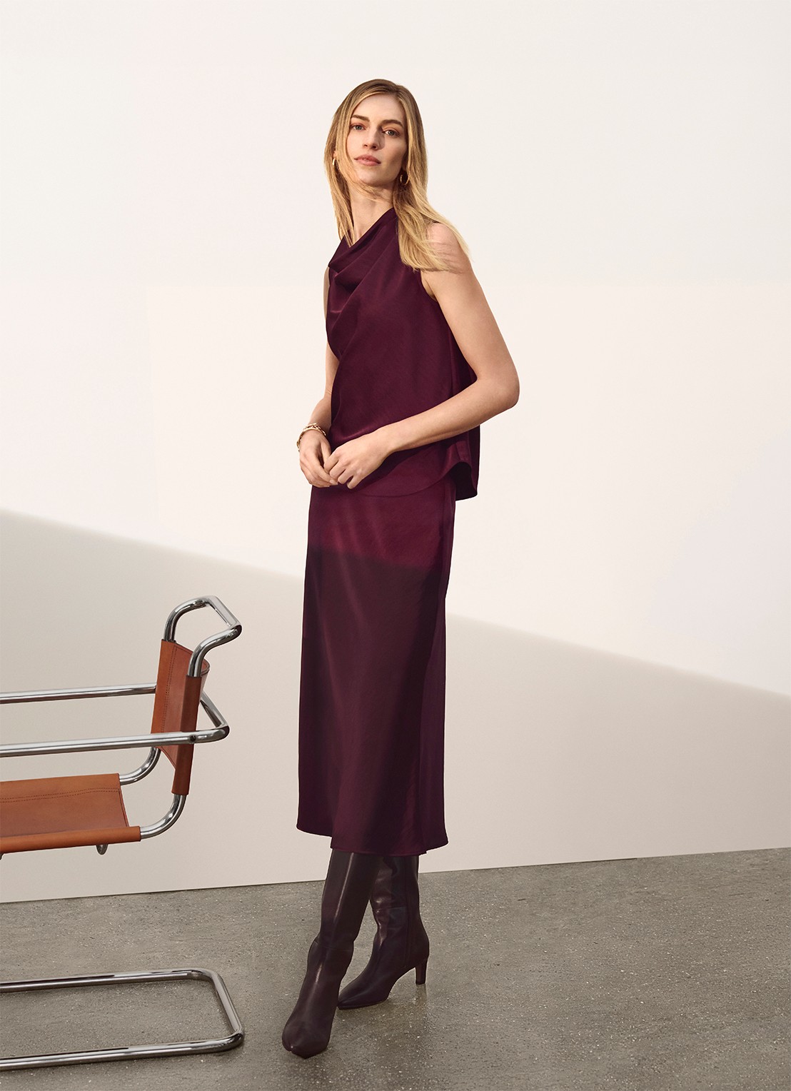 Phase Eight Arwen mouwloze top met watervalhals - voorkant 2 aubergine