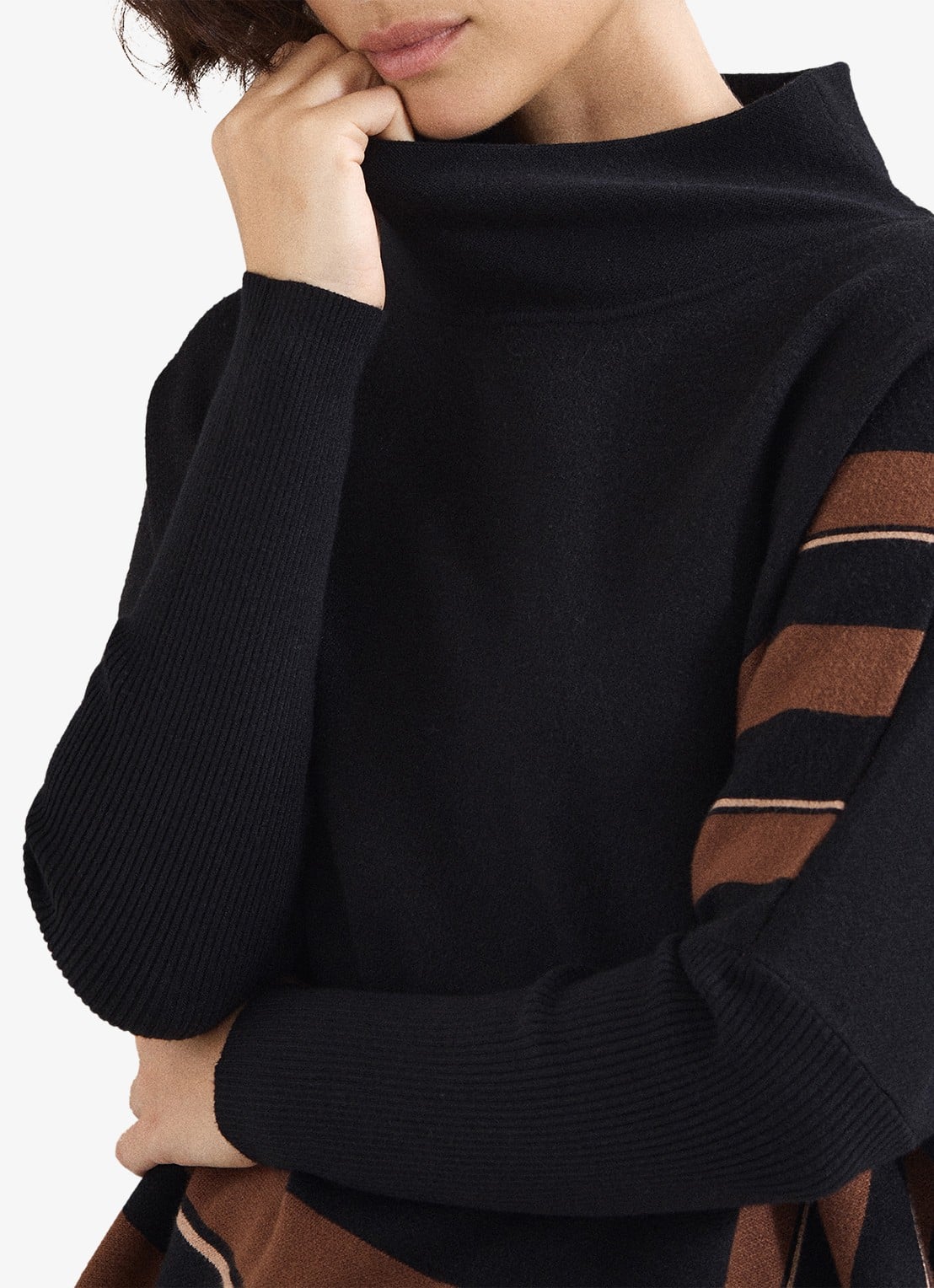 Phase Eight Athena poncho met franjes  - detail 5 zwart