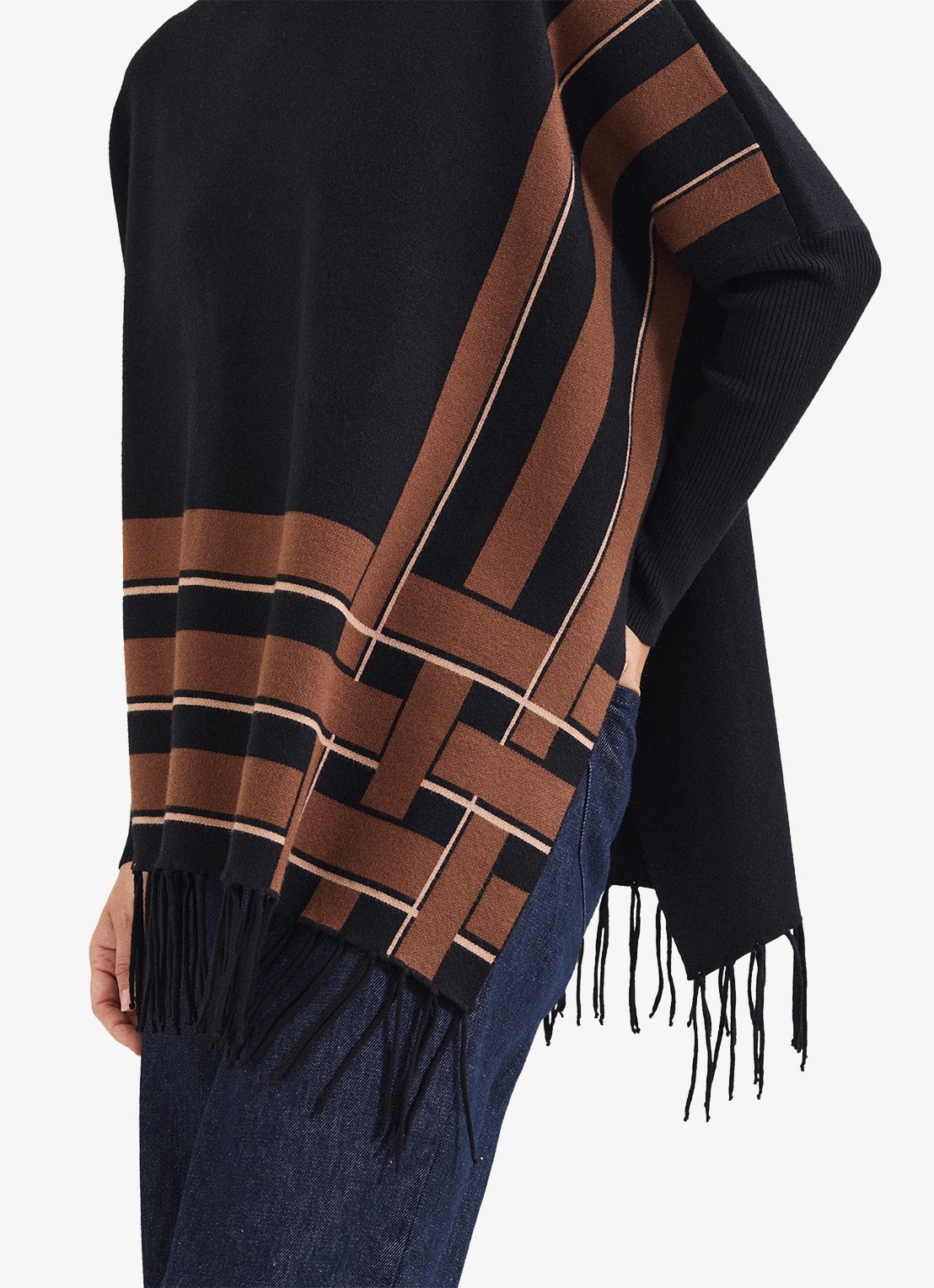 Phase Eight Athena poncho met franjes  - detail 6 zwart
