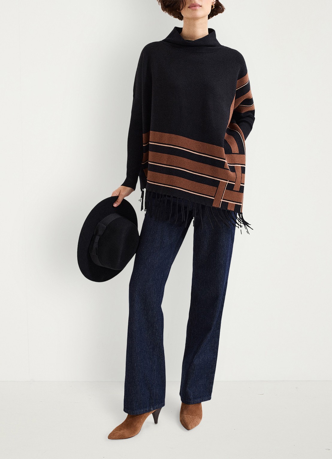 Phase Eight Athena poncho met franjes  - voorkant 2 zwart