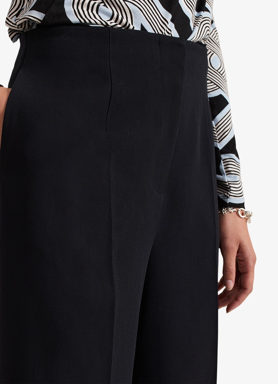 Phase Eight Aubrielle high waist wide fit culotte met steekzakken - detail 4 zwart