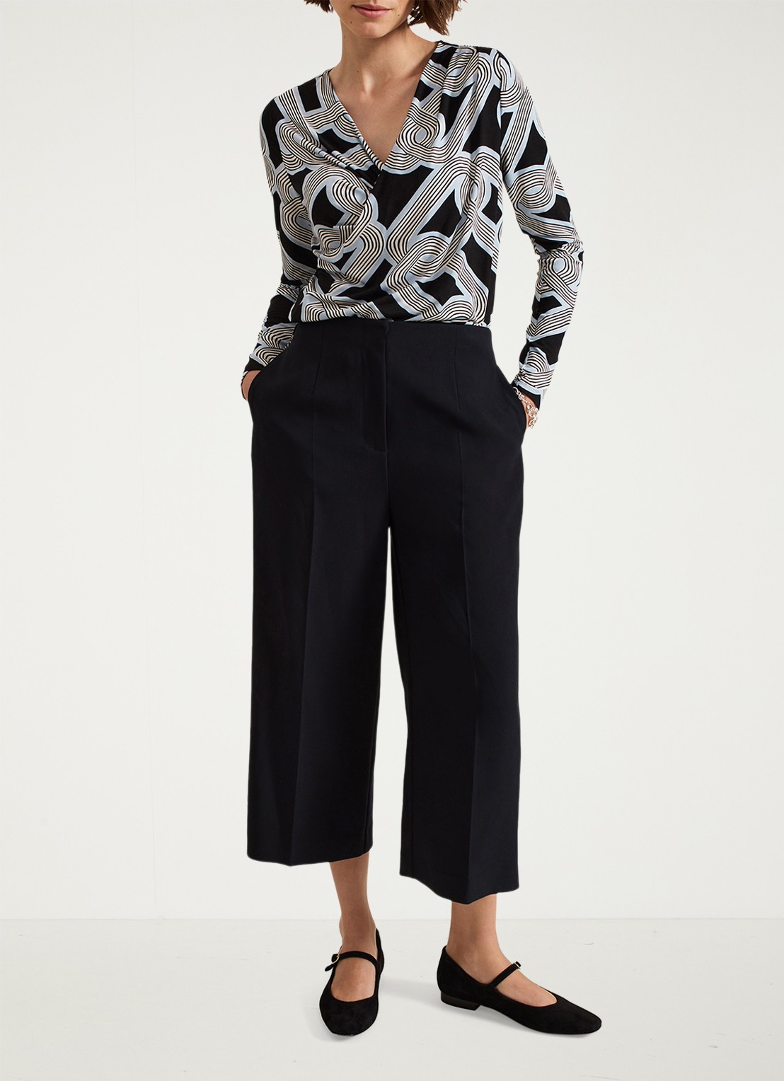 Phase Eight Aubrielle high waist wide fit culotte met steekzakken - voorkant 2 zwart