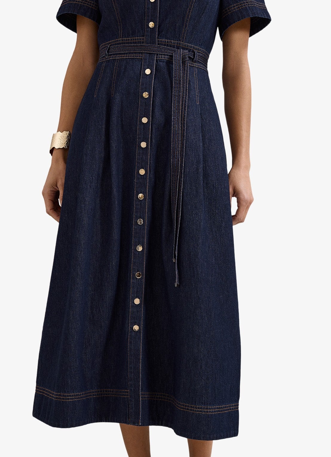 Phase Eight Aven midi blousejurk van denim met strikceintuur - detail 5 donkerblauw