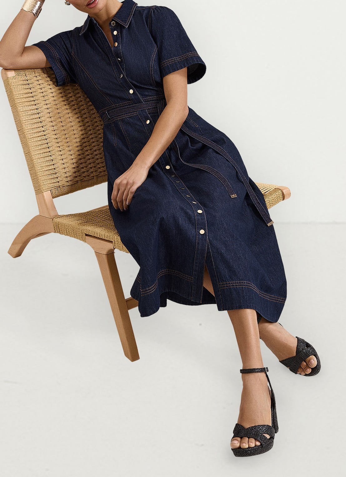 Phase Eight Aven midi blousejurk van denim met strikceintuur - detail 7 donkerblauw
