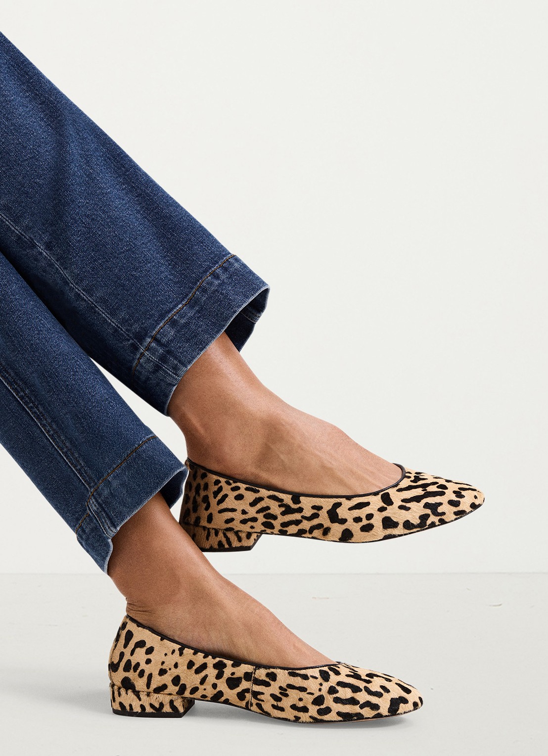 Phase Eight Ballerina van leer met panterprint - detail 6 bruin