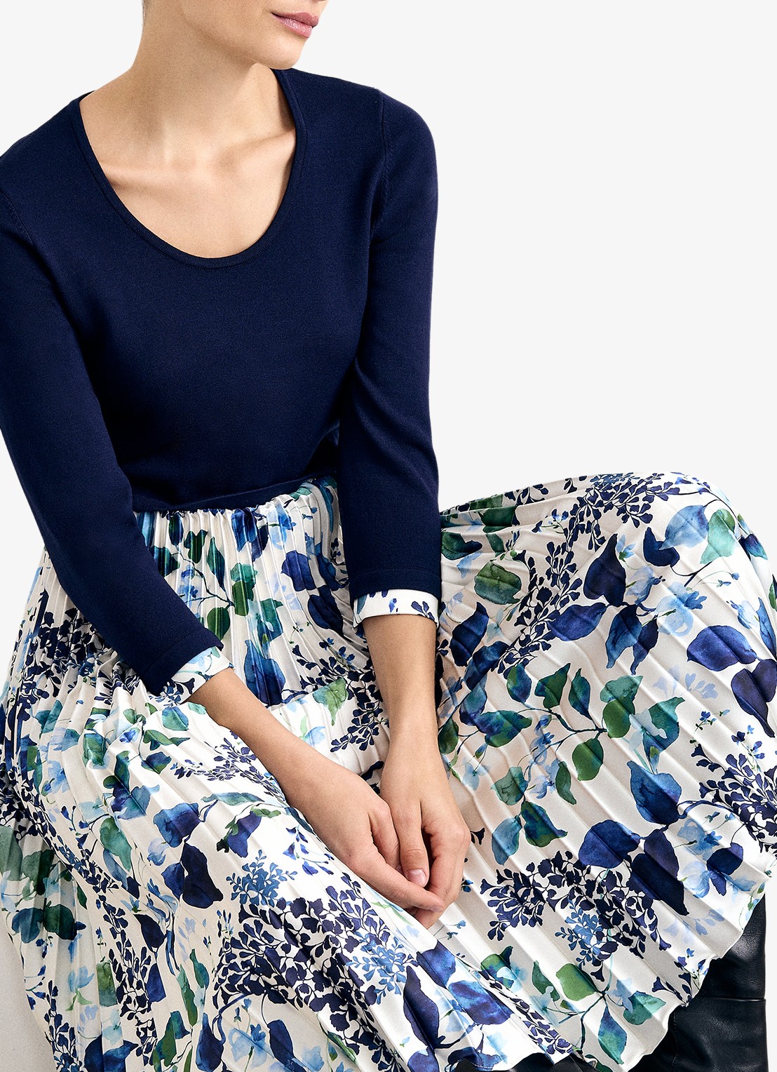 Phase Eight Beatrice midi jurk met bloemenprint - detail 3 blauw