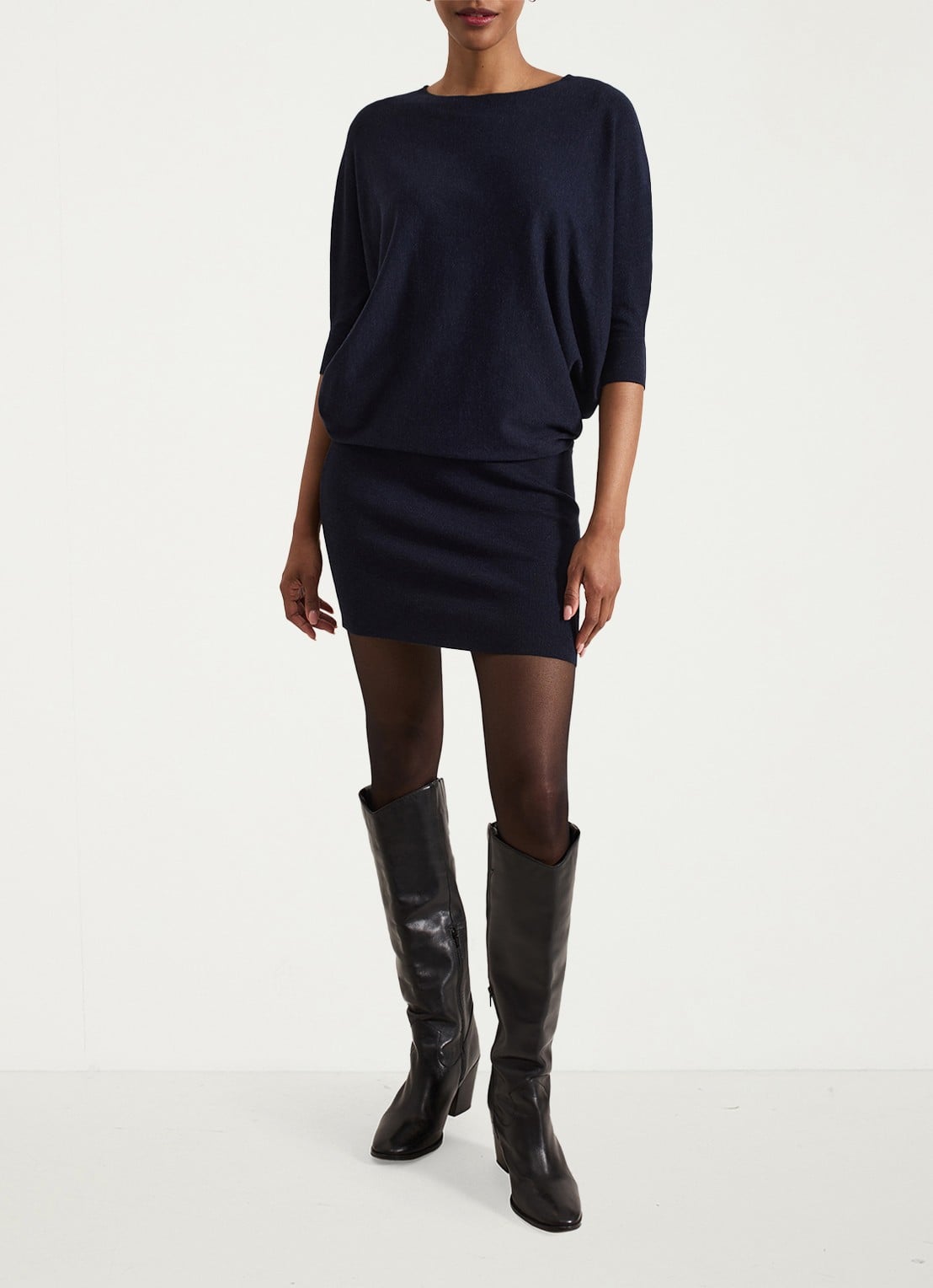 Phase Eight Becca fijngebreide mini jurk met vleermuismouw - voorkant 2 donkerblauw