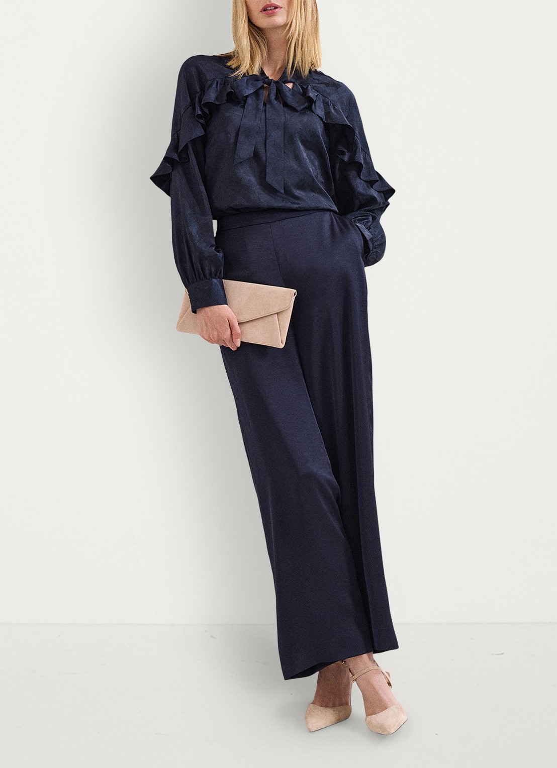 Phase Eight Beccy wide fit pantalon van satijn met steekzakken - voorkant 8 blauw