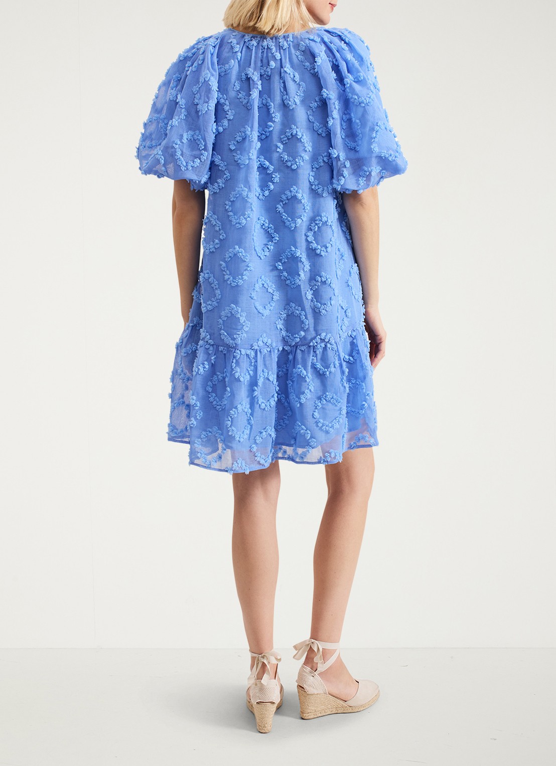 Phase Eight Bella midi jurk met strikkraag en structuur - achterkant 8 donkerblauw