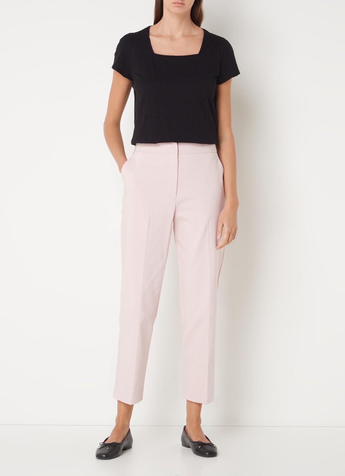 Phase Eight Bella top met rechthoekige hals - voorkant 4 zwart