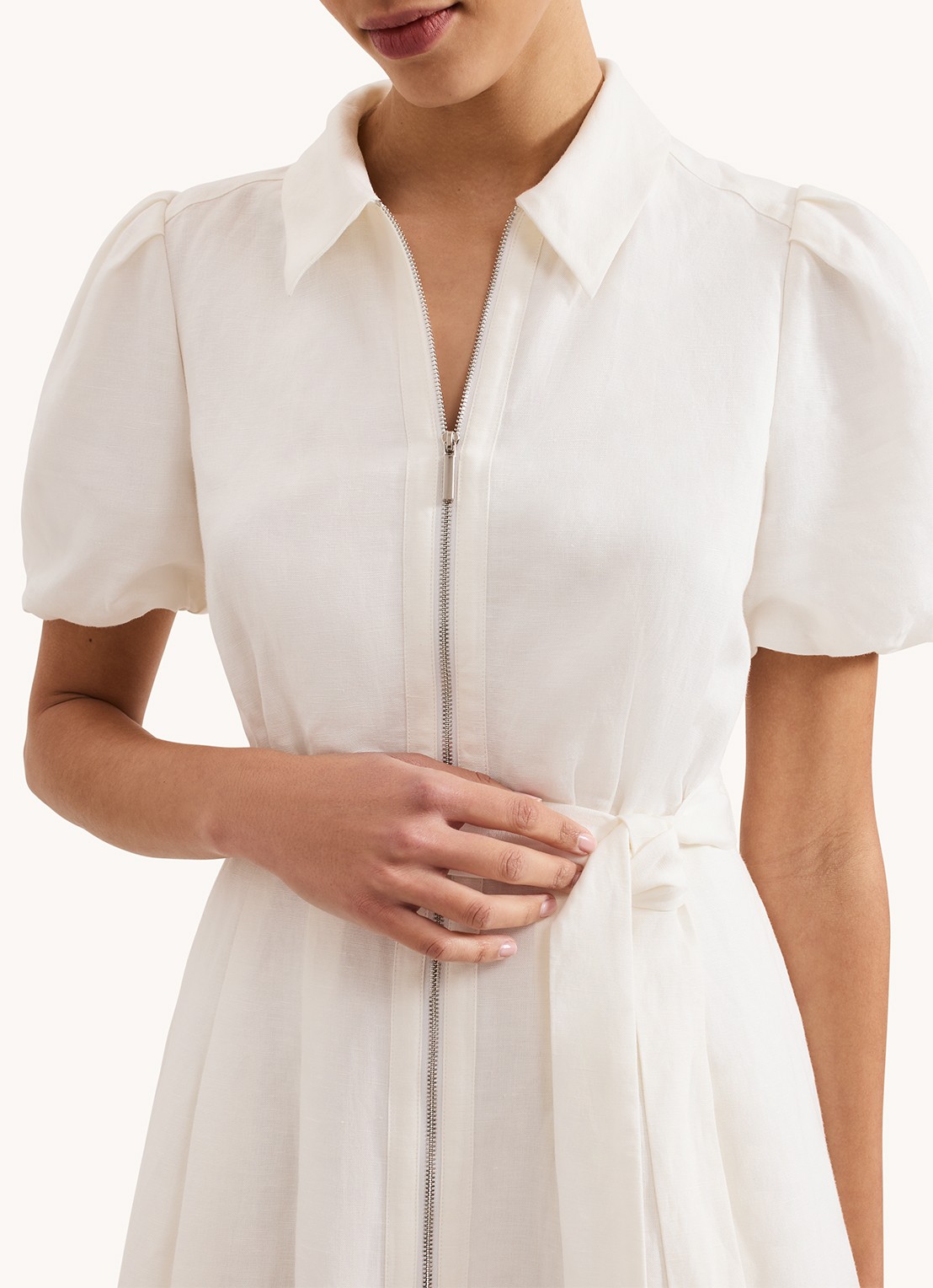 Phase Eight Betsie midi blousejurk met strikceintuur - detail 4 wit