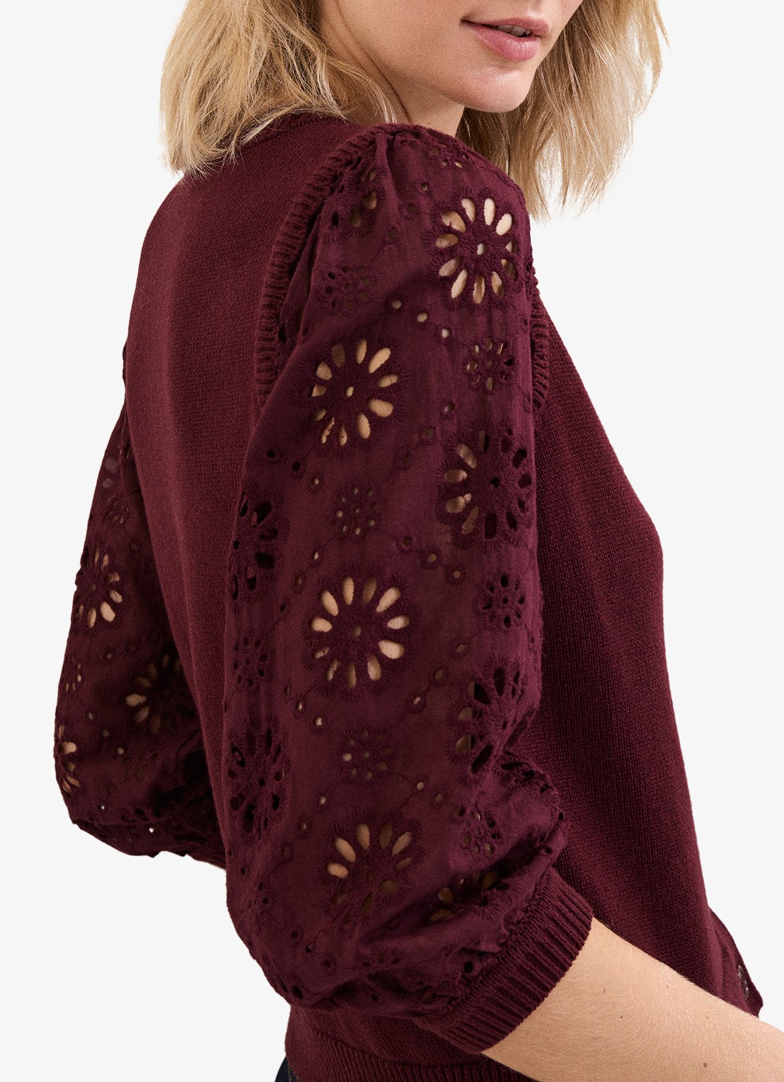 Phase Eight Blythe fijngebreid vest met broderie - detail 4 bourgogne 