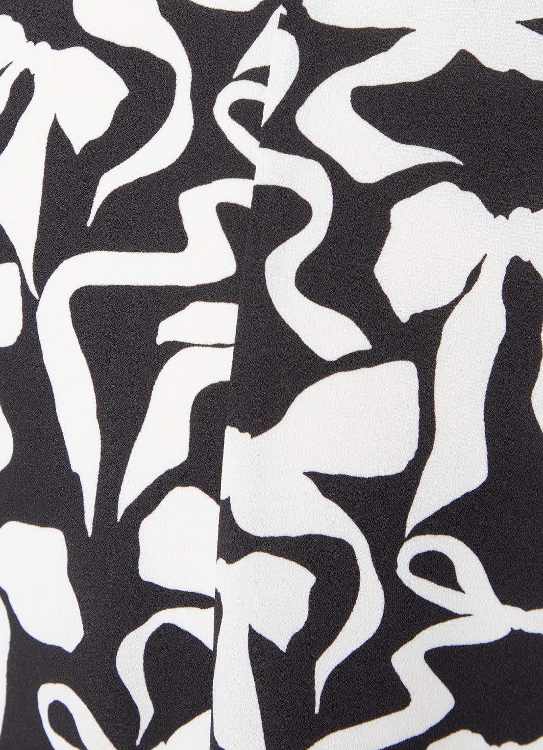 Phase Eight Bonnie midi blousejurk met print en strikceintuur  - detail 5 zwart