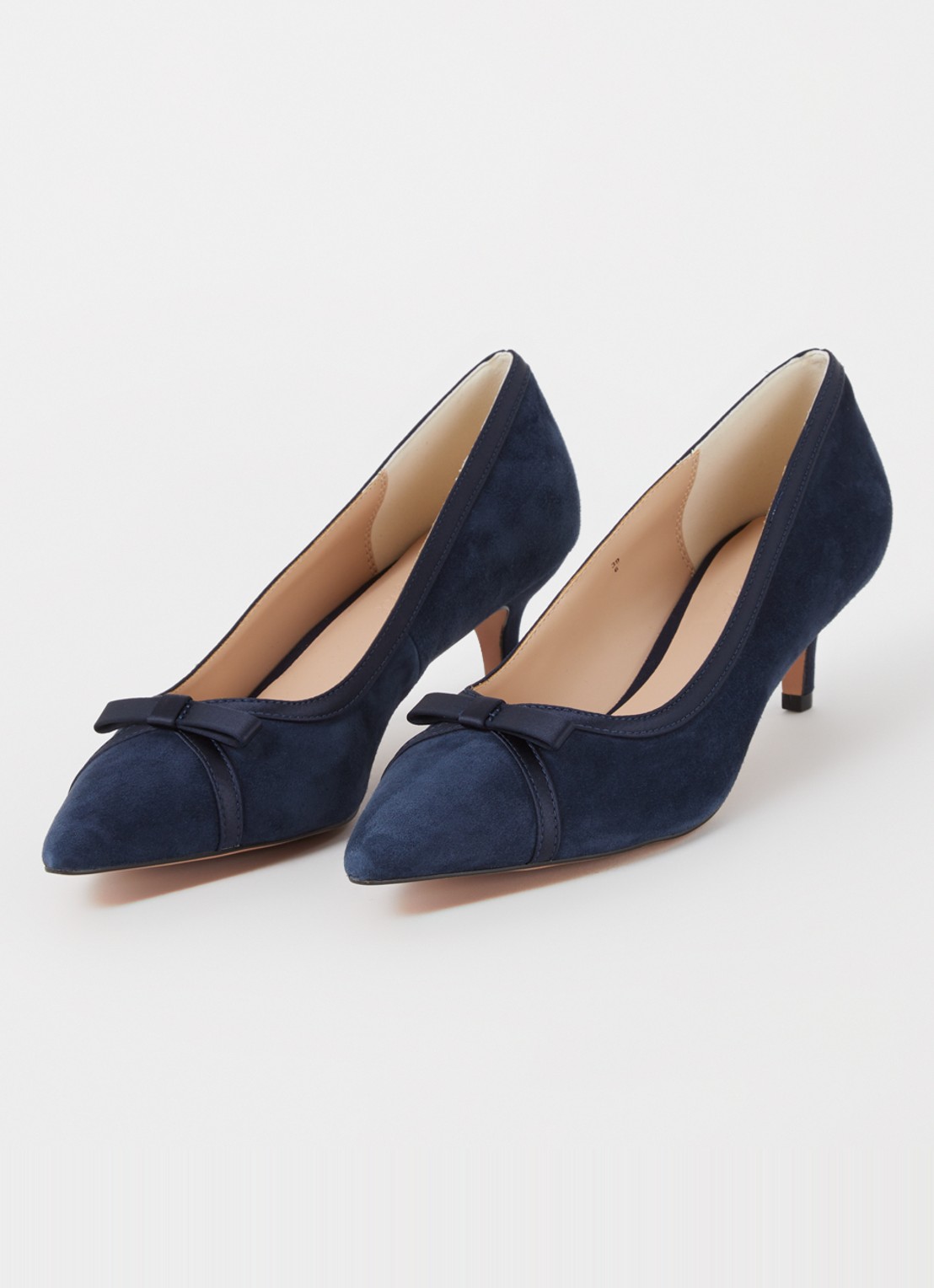 Phase Eight Bow pump van geitensuède - detail 3 donkerblauw