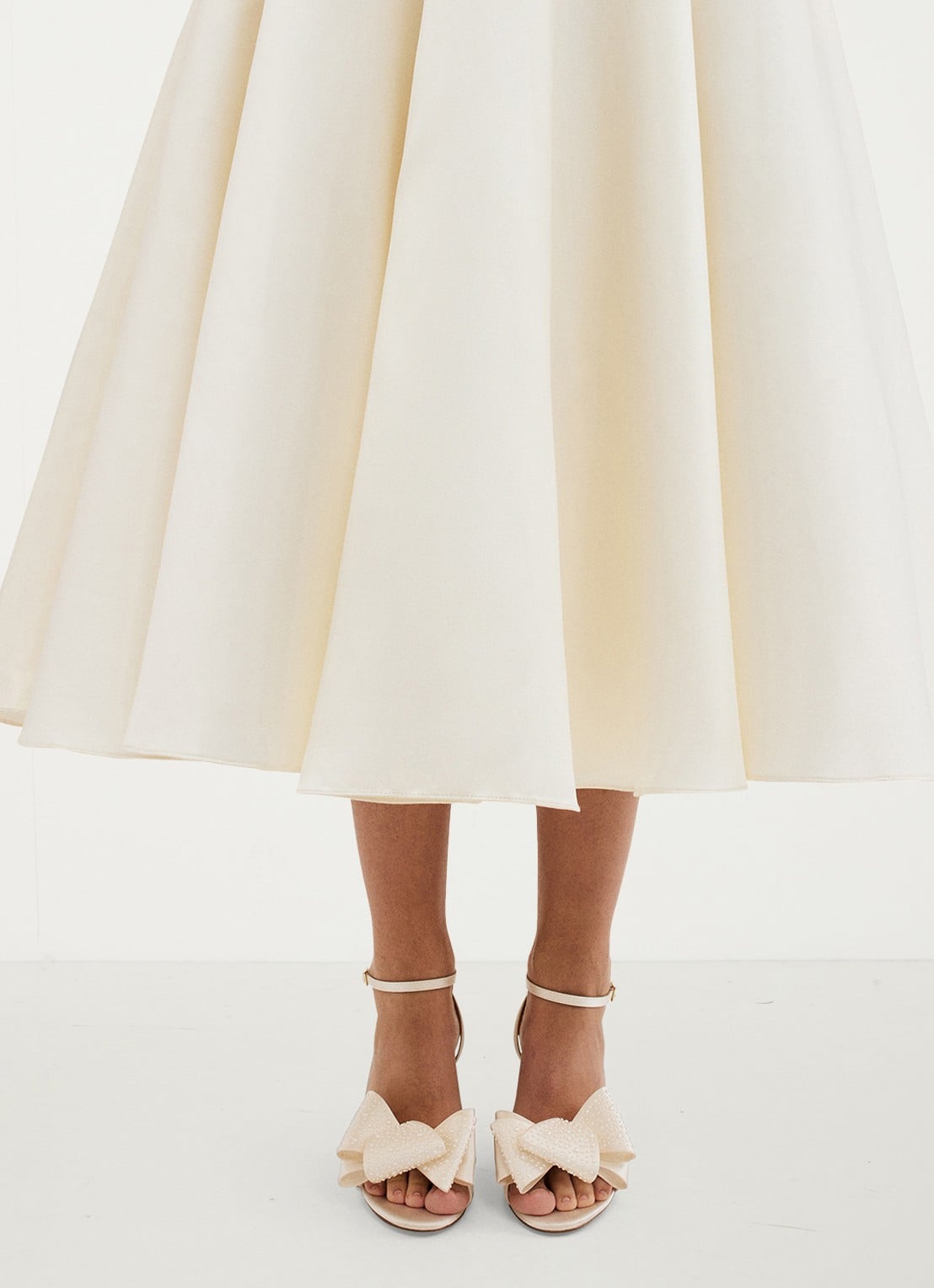Phase Eight Bow sandalette met strikdetail en studs - detail 6 ivoor