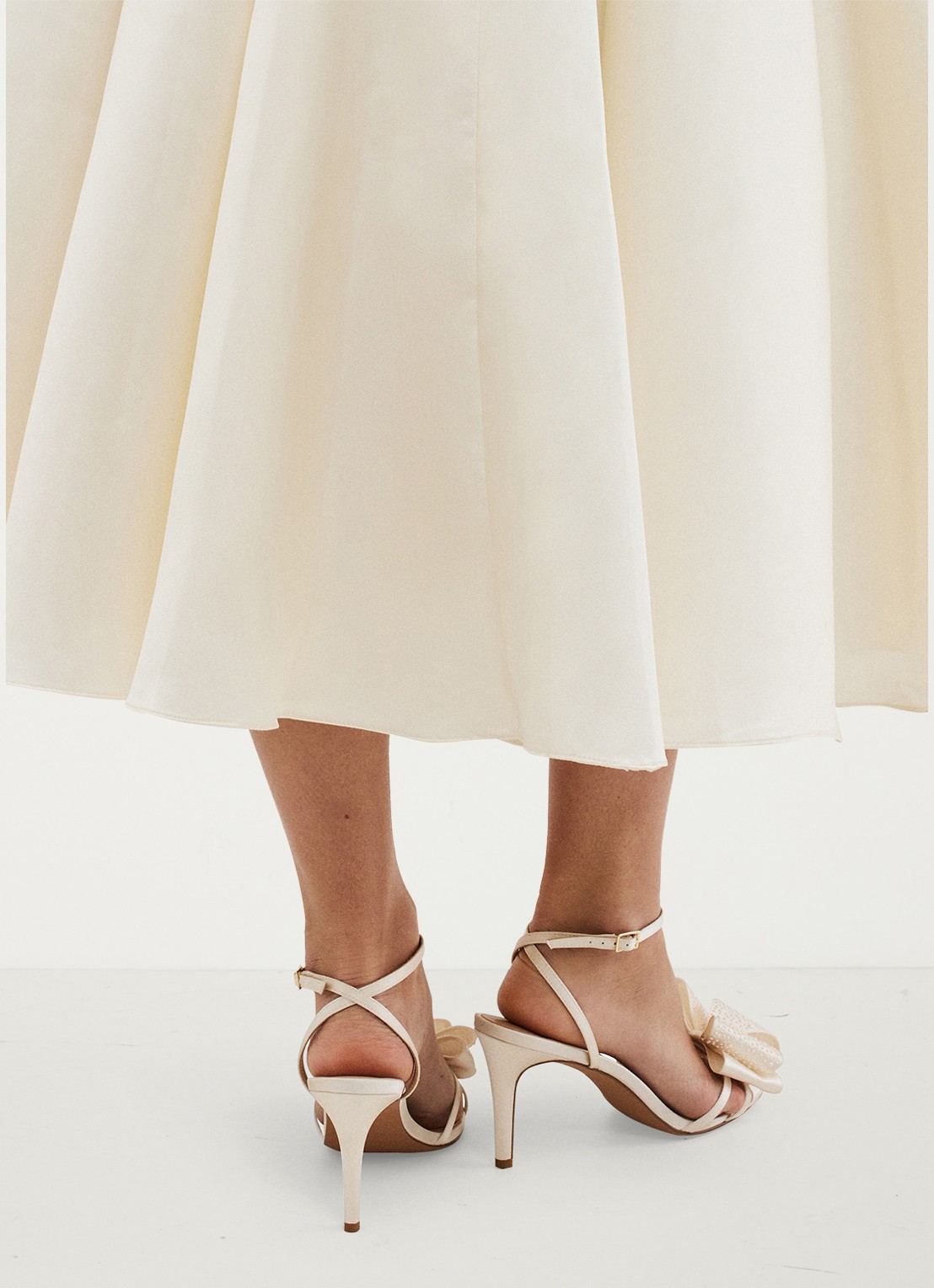 Phase Eight Bow sandalette met strikdetail en studs - detail 7 ivoor