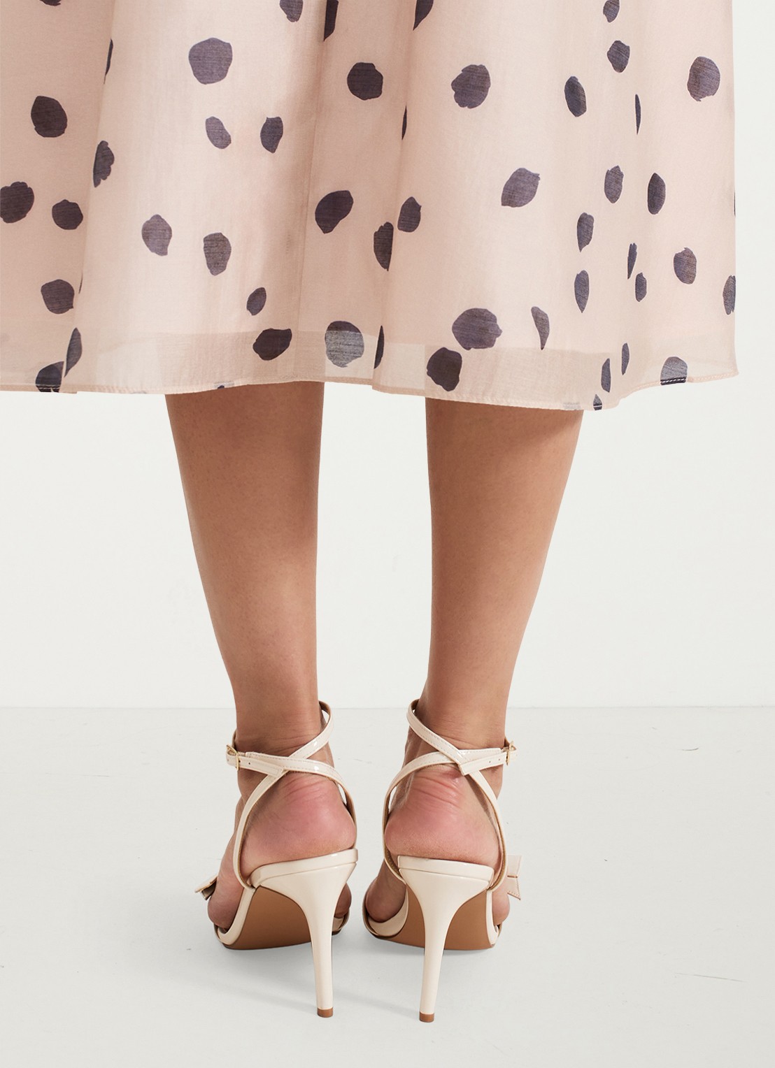 Phase Eight Bow sandalette met strikdetail - achterkant 3 ivoor