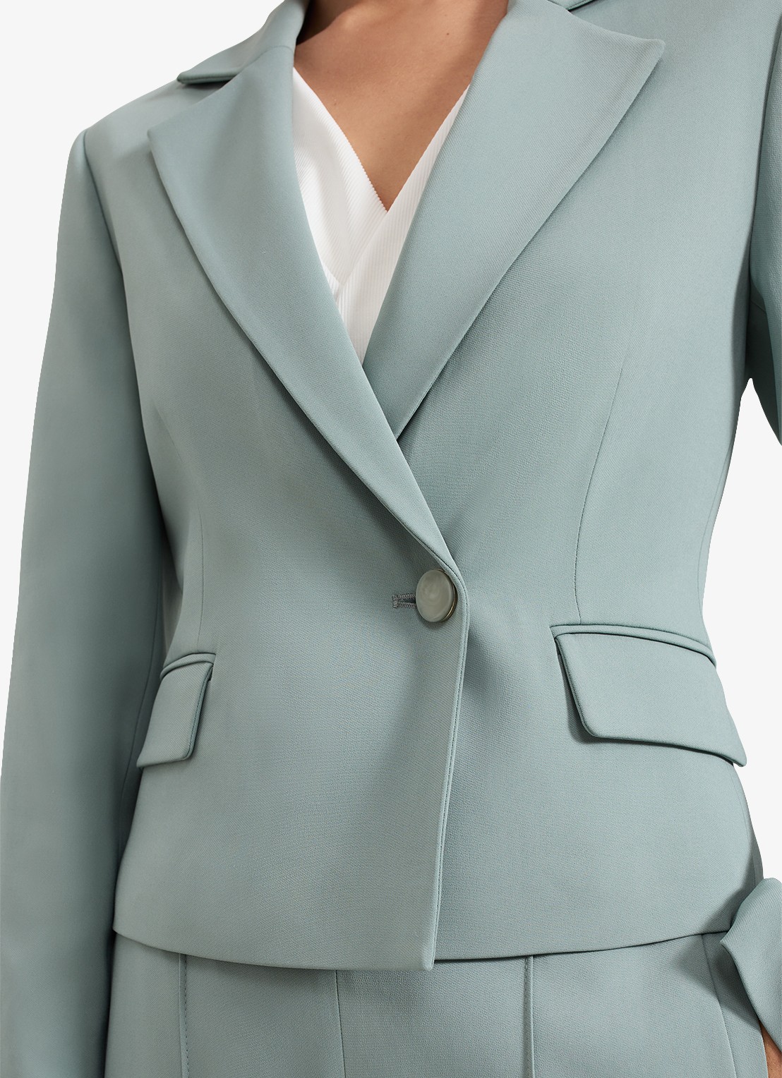 Phase Eight Bowen cropped blazer met klepzakken - detail 3 lichtblauw