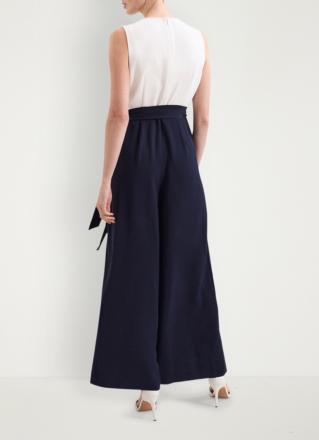 Phase Eight Brylee jumpsuit met strikceintuur - achterkant 4 donkerblauw