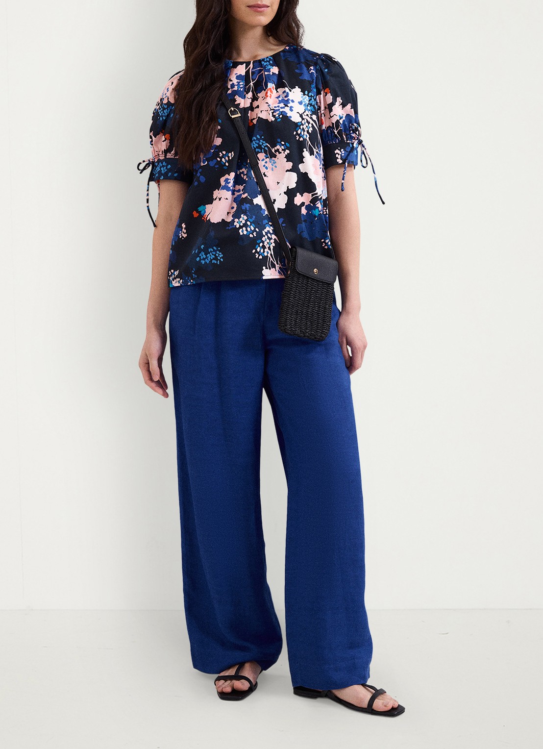 Phase Eight Caris blouse met bloemenprint - voorkant 6 donkerblauw
