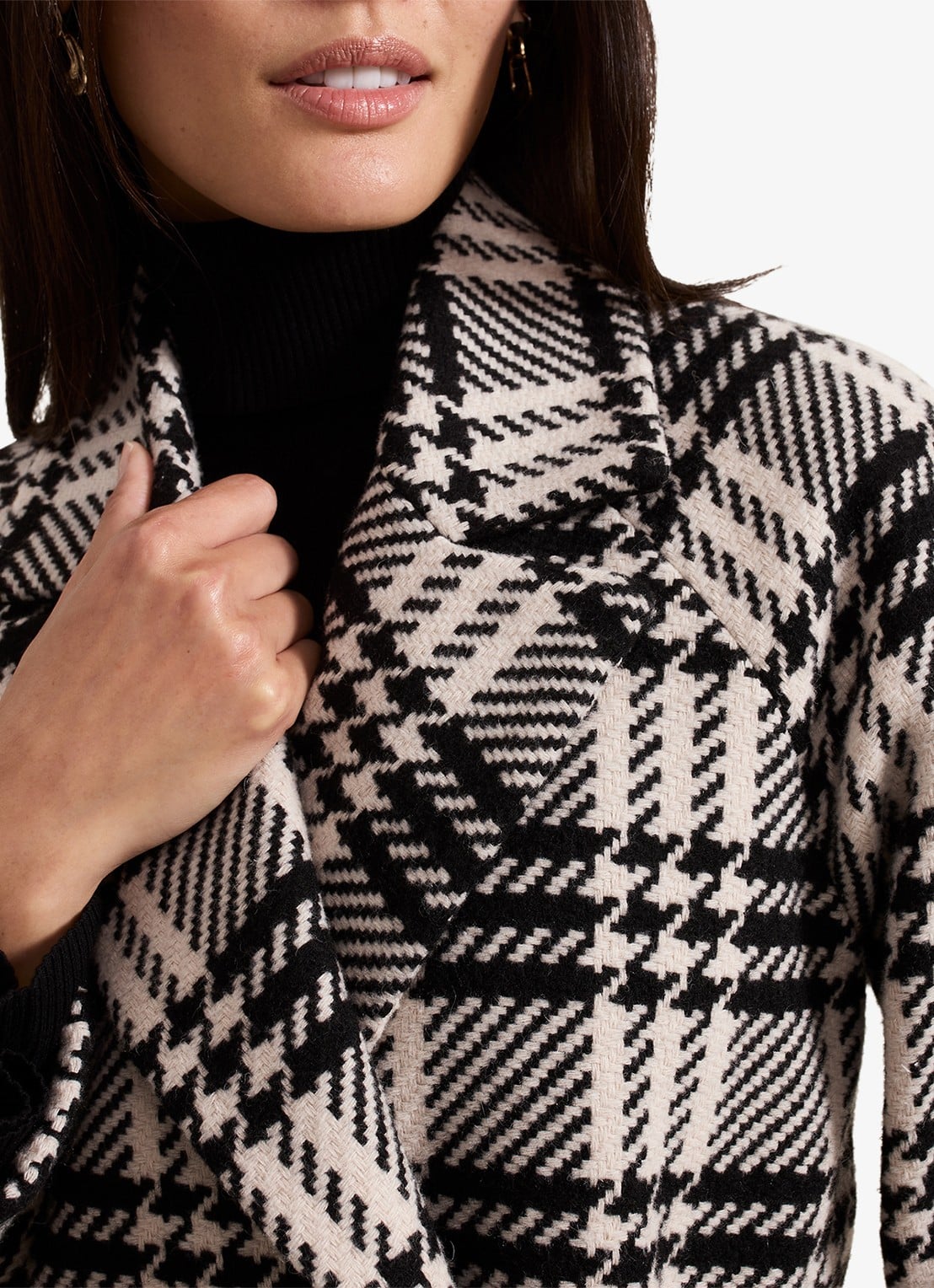 Phase Eight Cassie mantel in wolblend met ruitdessin - detail 7 zwart