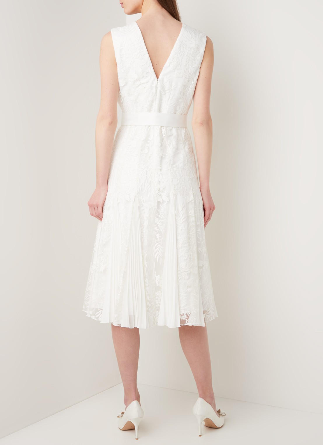 Phase Eight Caterina trouwjurk van kant met plissé  - achterkant gebroken wit