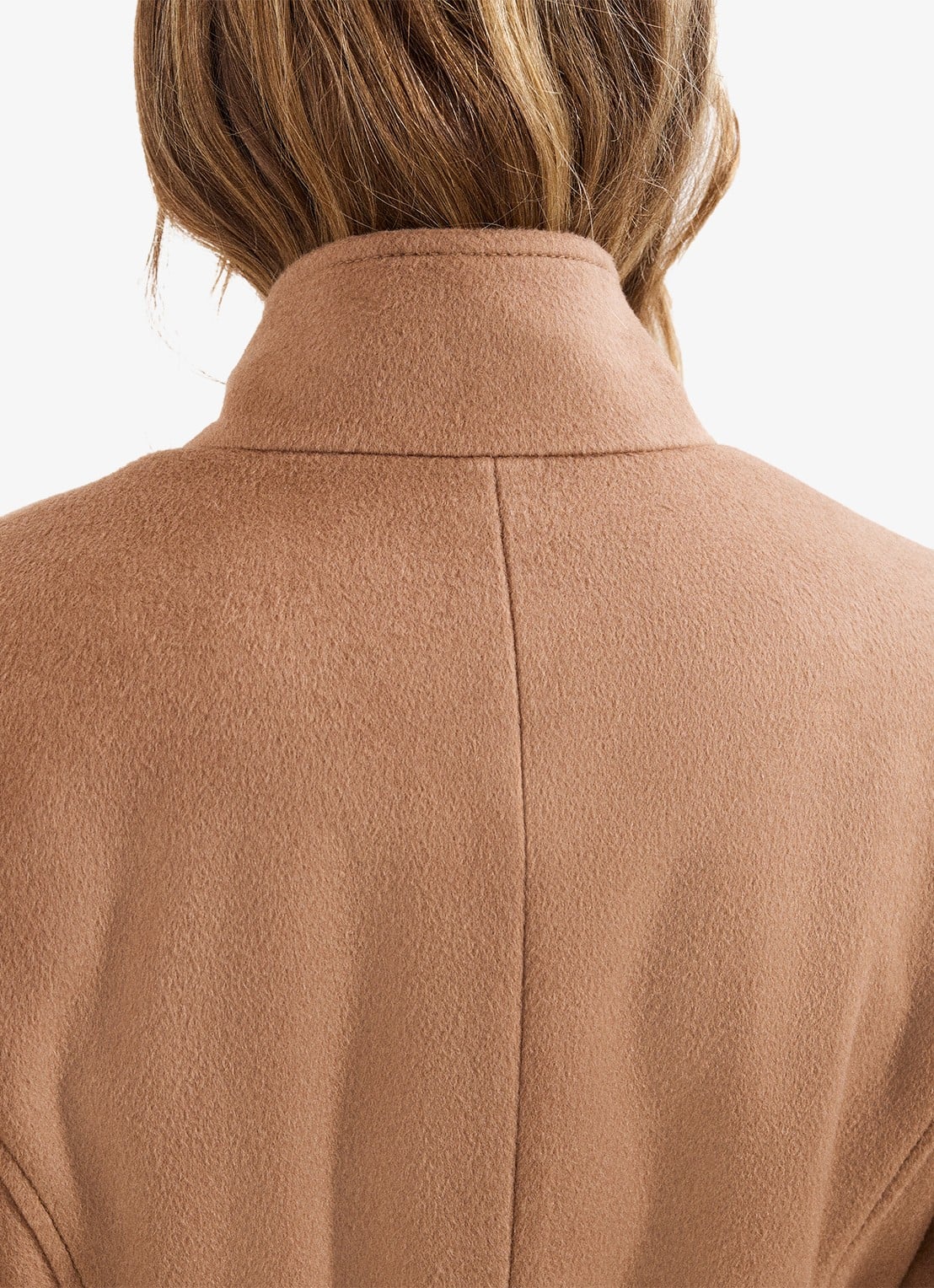 Phase Eight Charlotte mantel in wolblend met strikceintuur - detail 4 camel