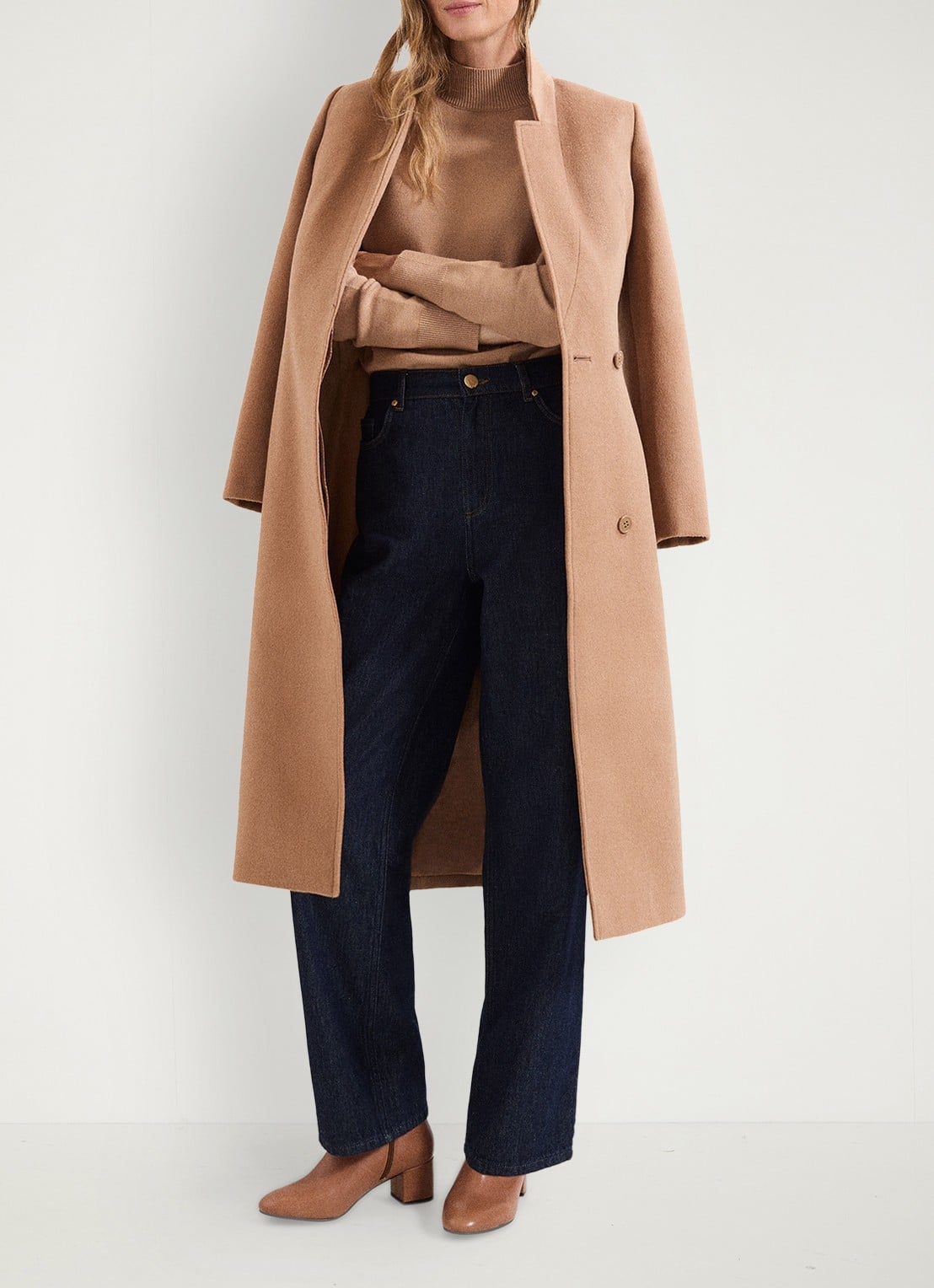 Phase Eight Charlotte mantel in wolblend met strikceintuur - voorkant 7 camel