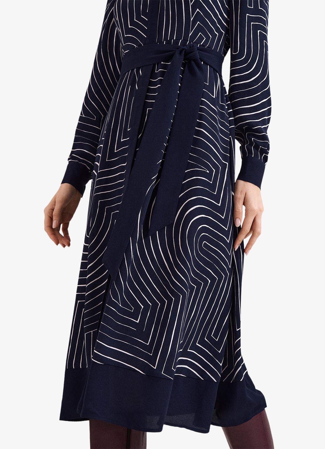 Phase Eight Charlotte midi jurk met grafische print - detail 3 donkerblauw