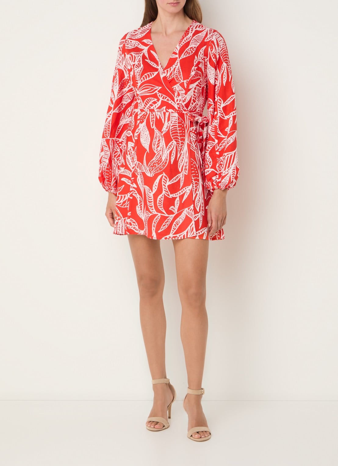 Phase Eight Charlotte mini wikkeljurk met bladprint - voorkant 2 rood