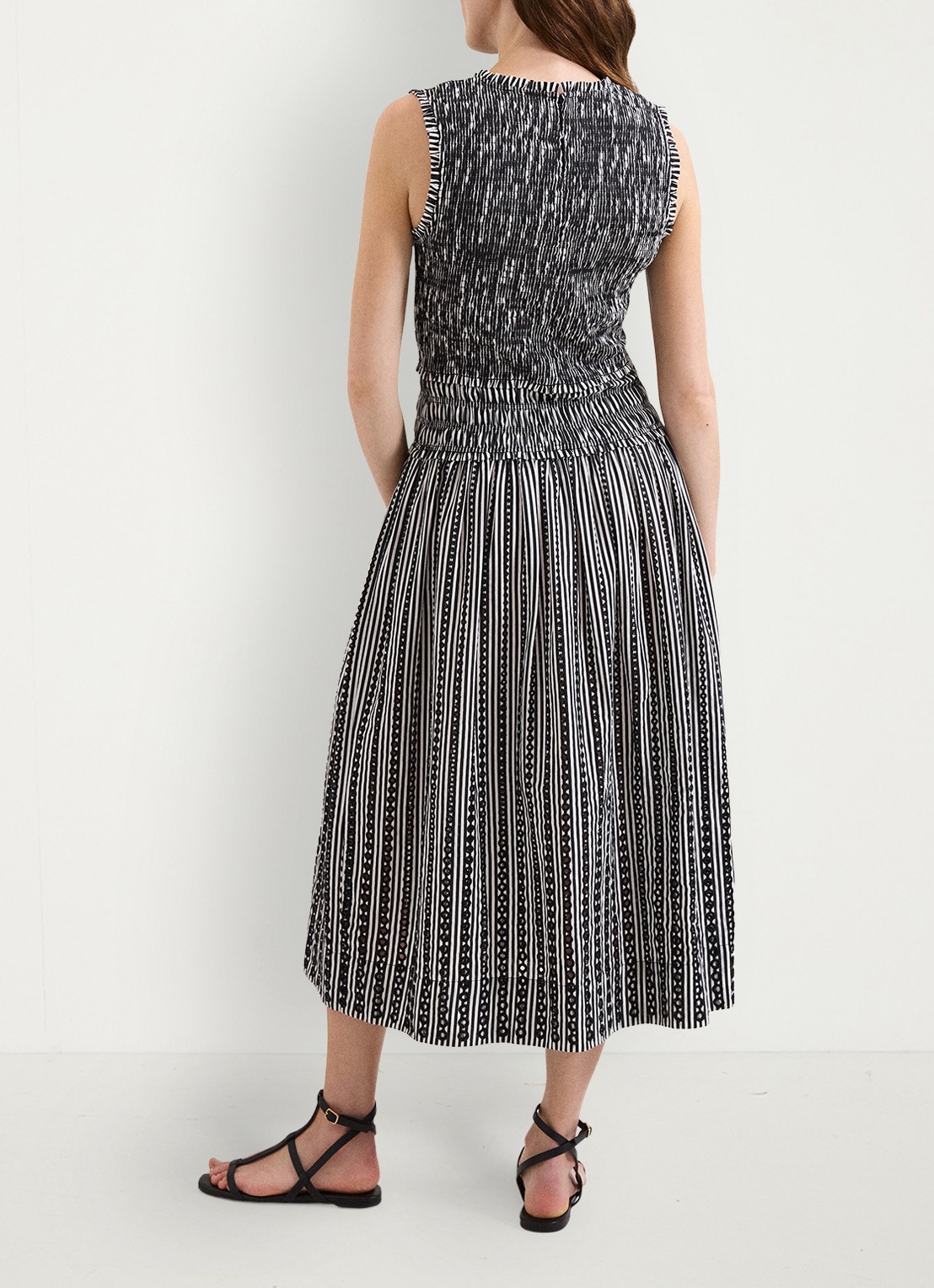 Phase Eight Chiara midi jurk met smockwerk en print - achterkant 7 zwart