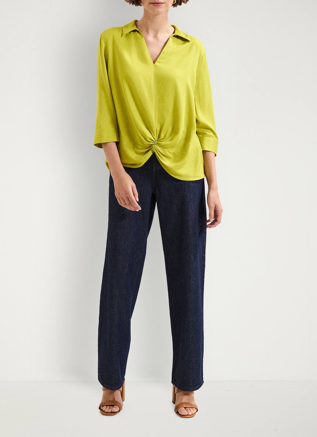 Phase Eight Clary blouse met knoopdetail - voorkant 7 lime