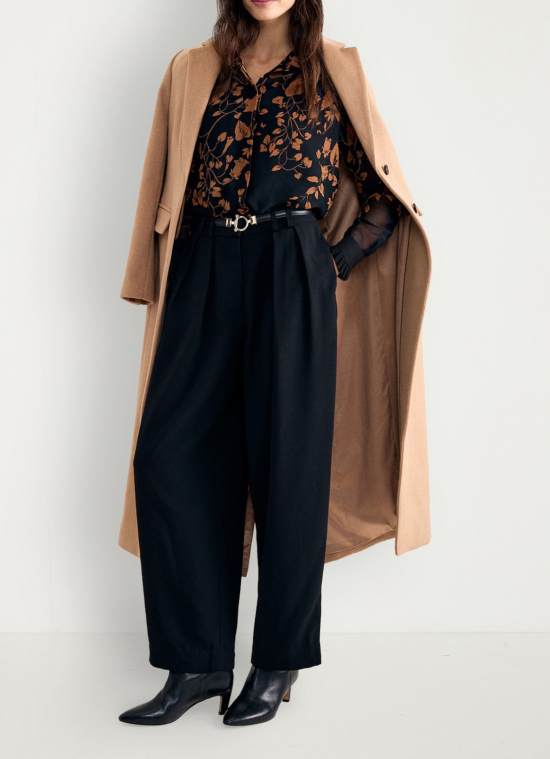 Phase Eight Clenence semi transparante blouse met bloemenprint - detail 8 zwart