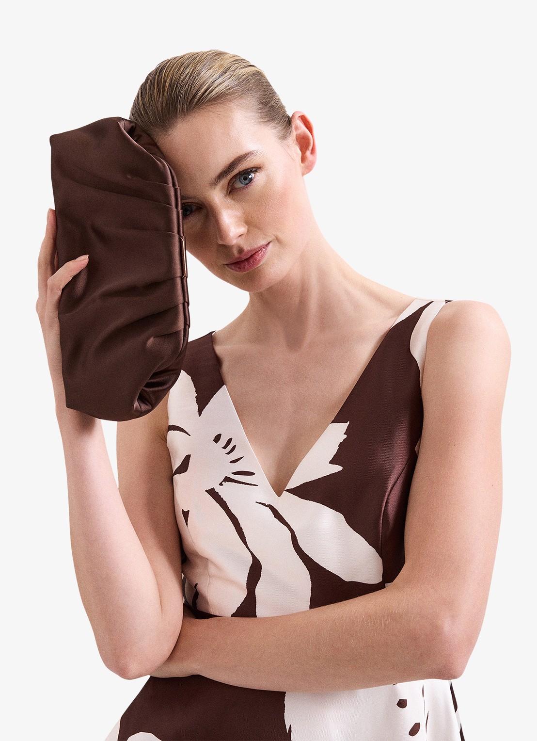 Phase Eight Clutch van satijn met afneembare schouderriem - detail 5 bruin