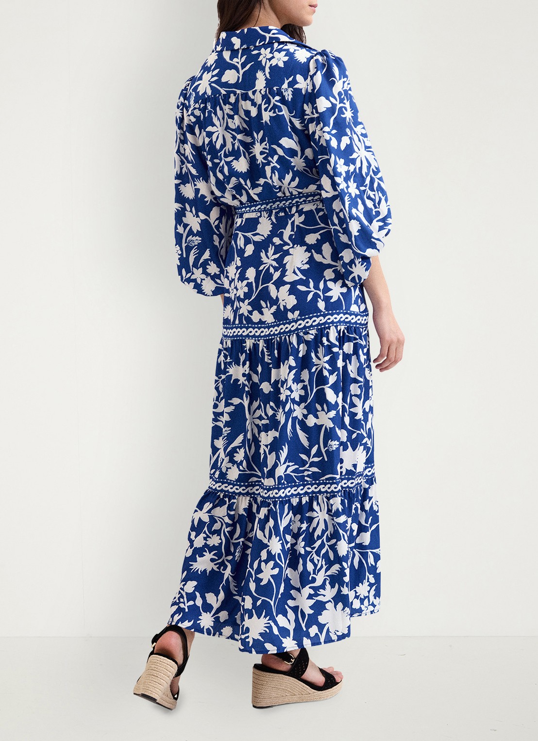 Phase Eight Coralie maxi jurk met bloemenprint - achterkant 3 donkerblauw