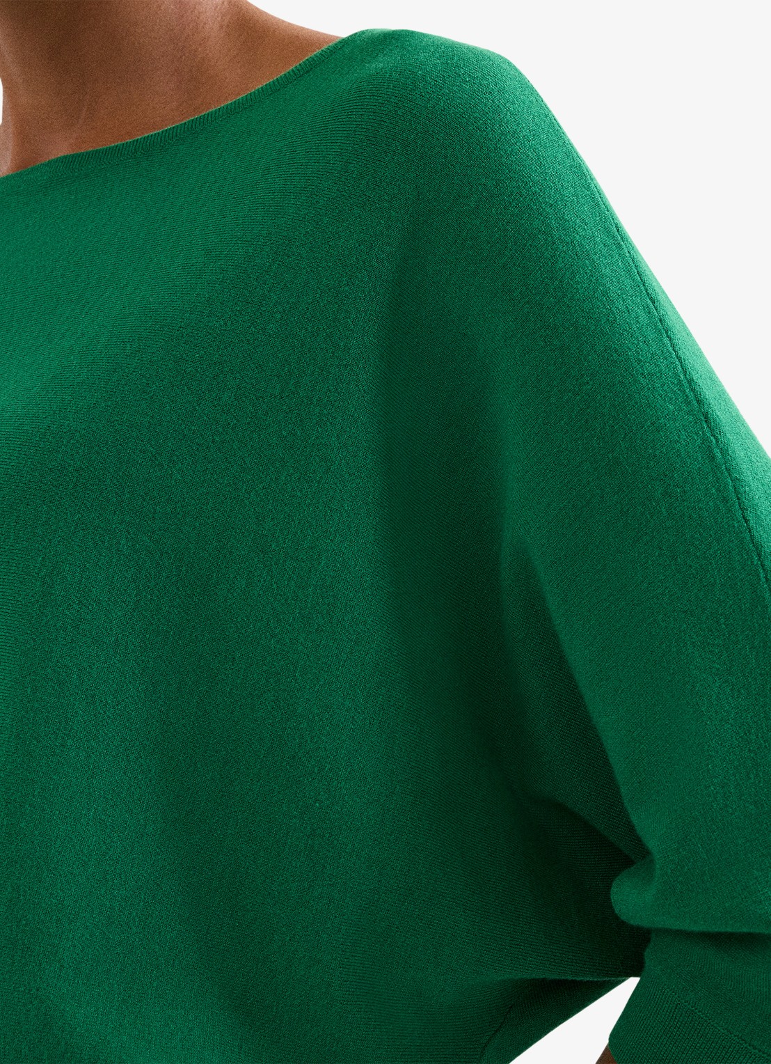 Phase Eight Cristine fijngebreide trui met boothals - detail 6 groen