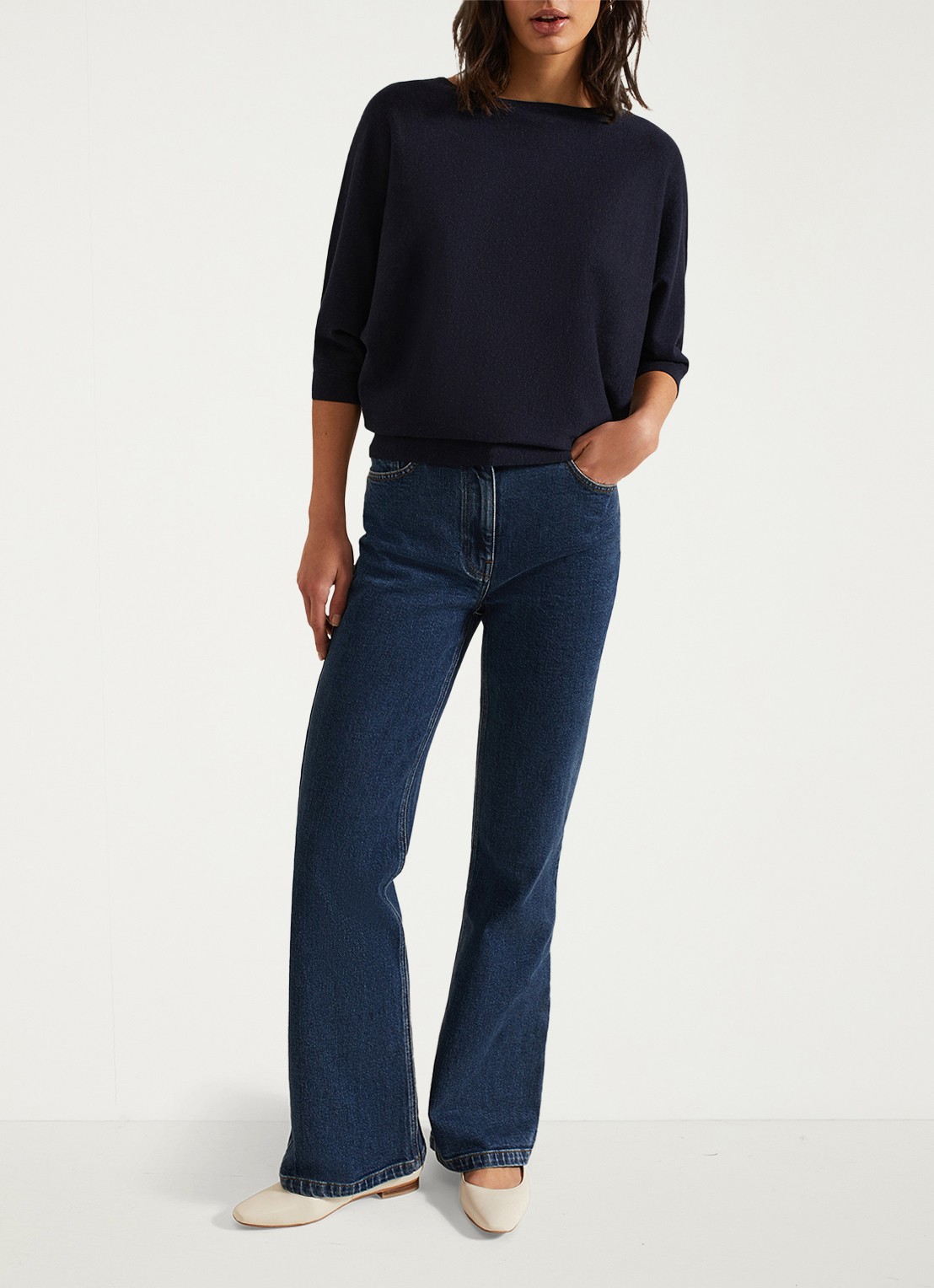 Phase Eight Cristine fijngebreide trui met stretch - voorkant 6 donkerblauw