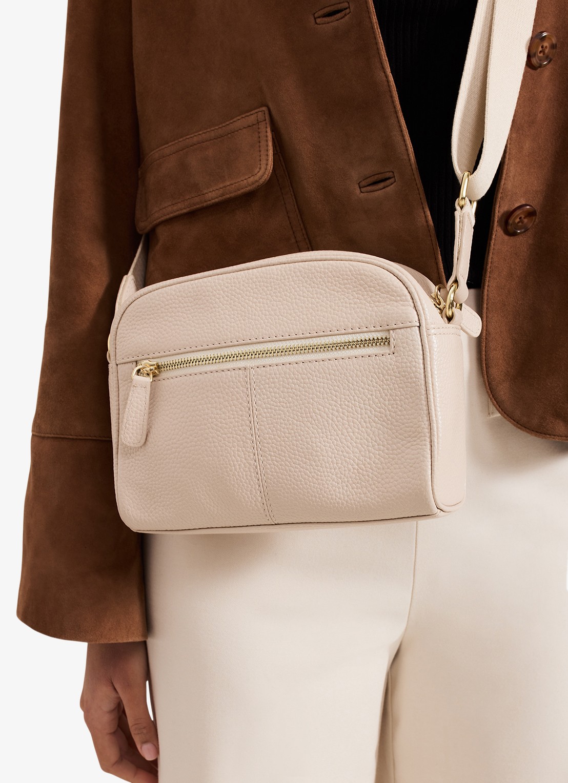 Phase Eight Crossbodytas van leer - detail 4 ivoor