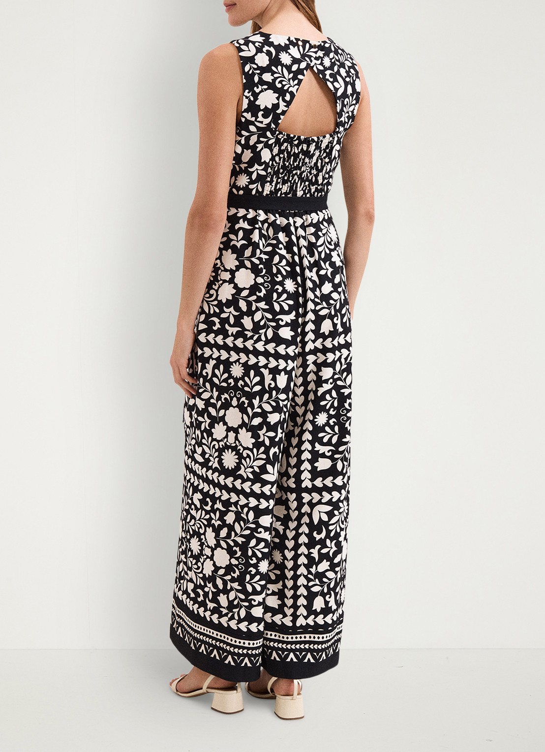 Phase Eight Cyra wide fit jumpsuit met bloemenprint en strikceintuur - achterkant 4 zwart