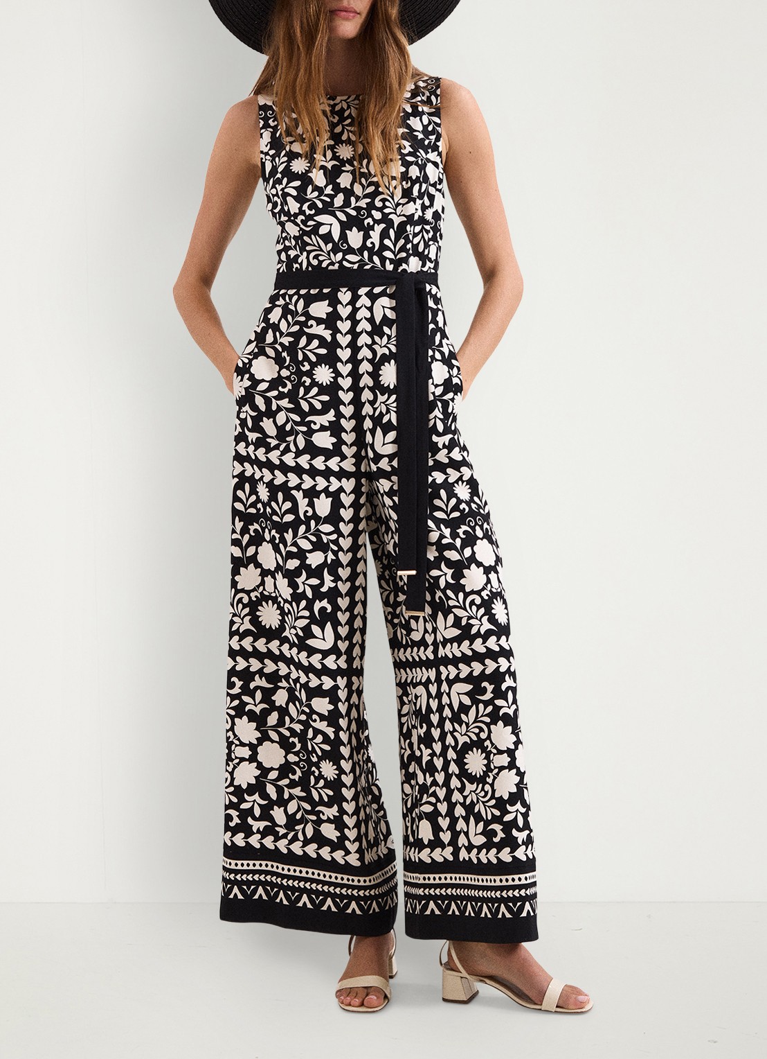 Phase Eight Cyra wide fit jumpsuit met bloemenprint en strikceintuur - voorkant 6 zwart