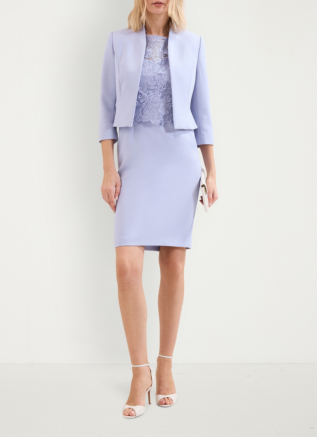Phase Eight Daisy cropped blazer  - voorkant 3 lichtblauw