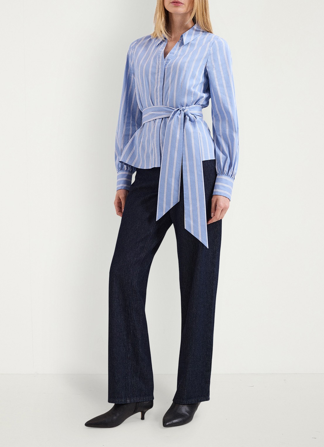 Phase Eight Dakota blouse met streepprint en strikceintuur - voorkant 8 donkerblauw