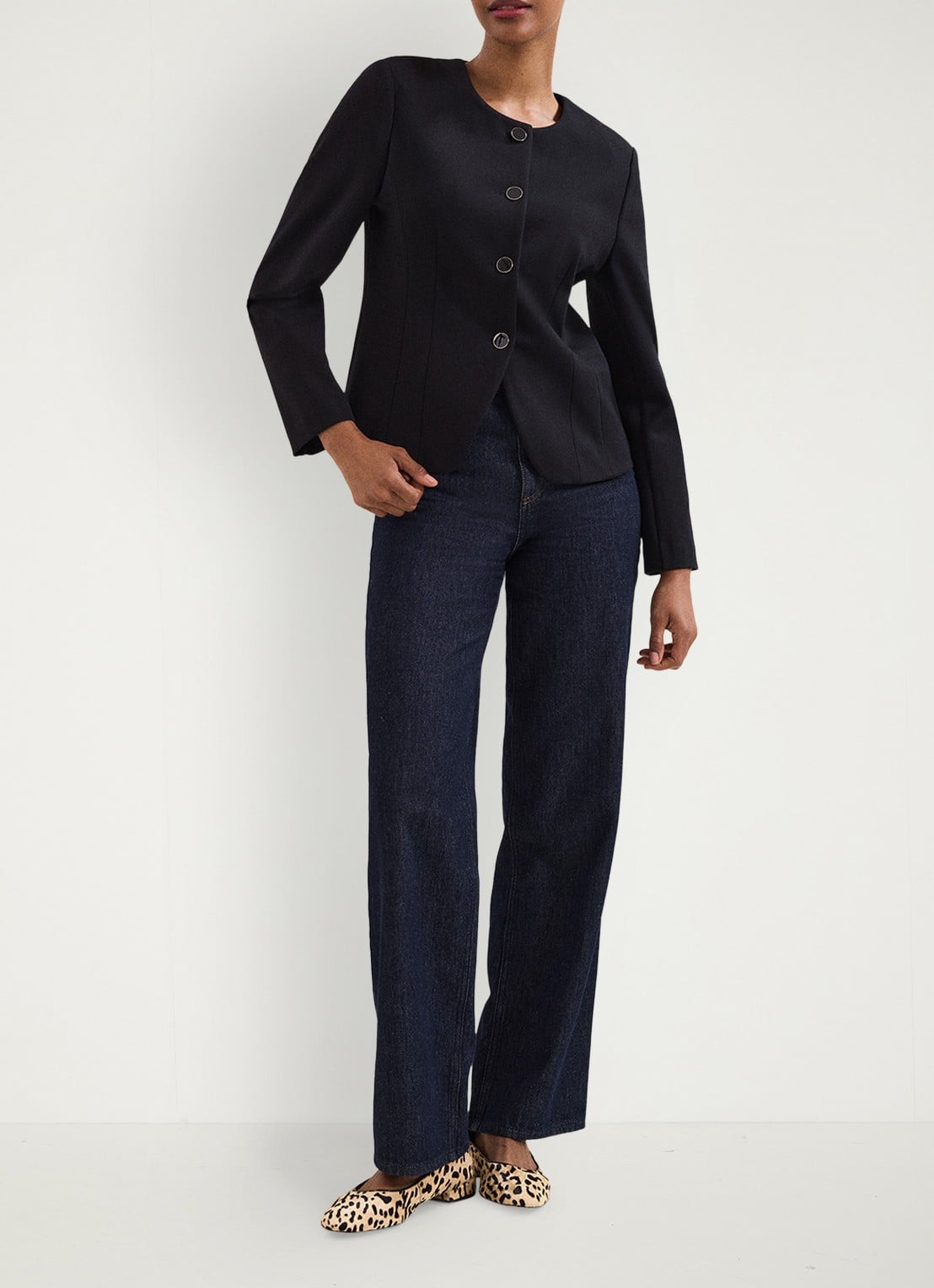 Phase Eight Danni blazer met schoudervulling - detail 4 zwart