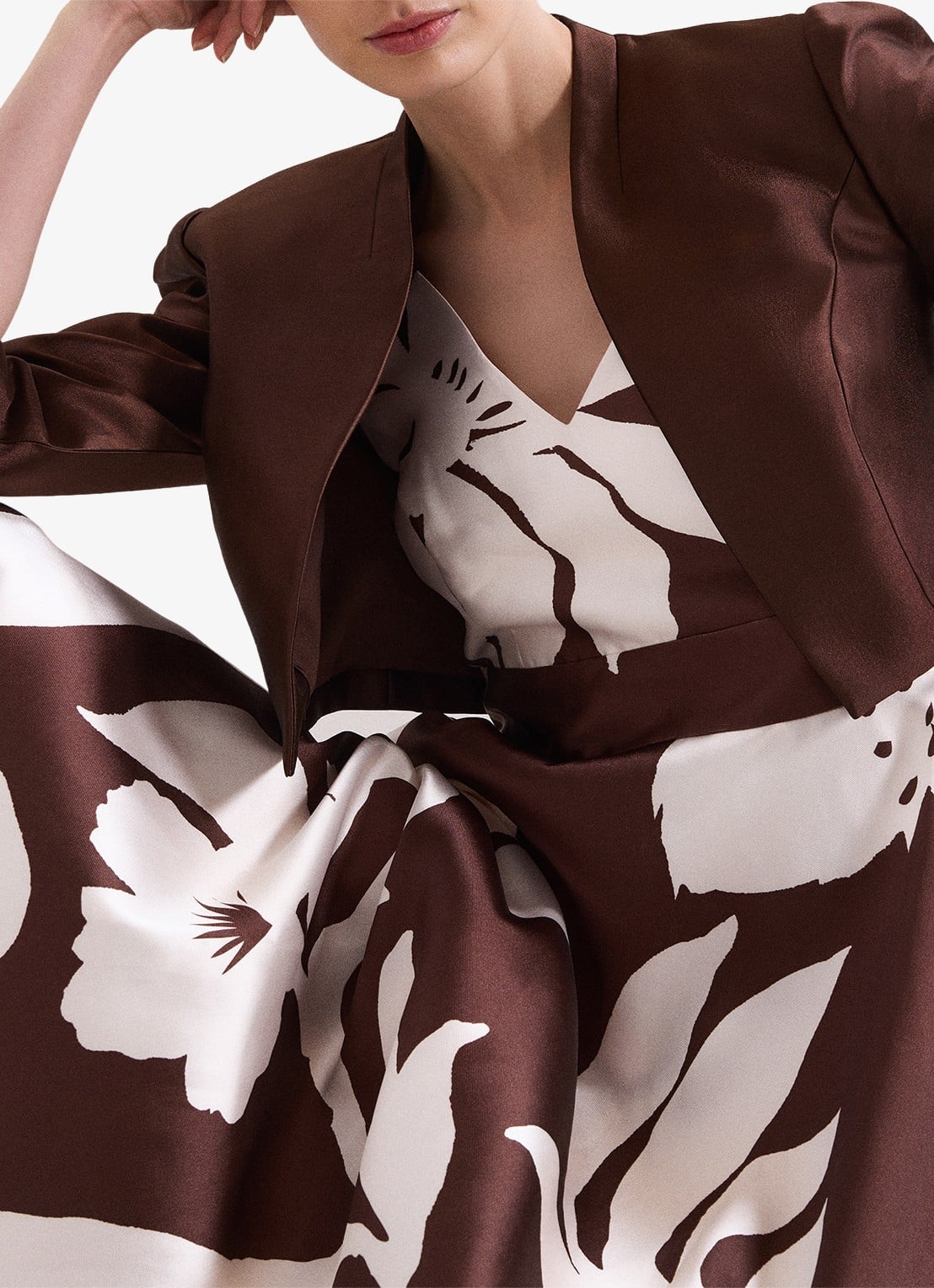 Phase Eight Delicia midi jurk met bloemenprint - detail 6 chocoladebruin