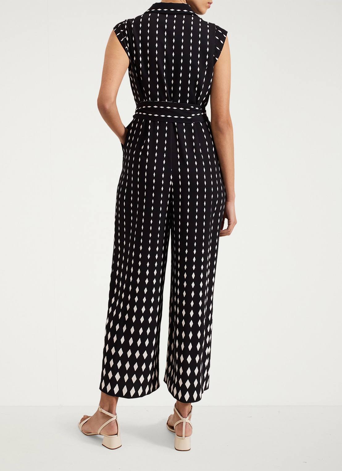 Phase Eight Delina wide fit jumpsuit met strikceintuur - achterkant 3 zwart
