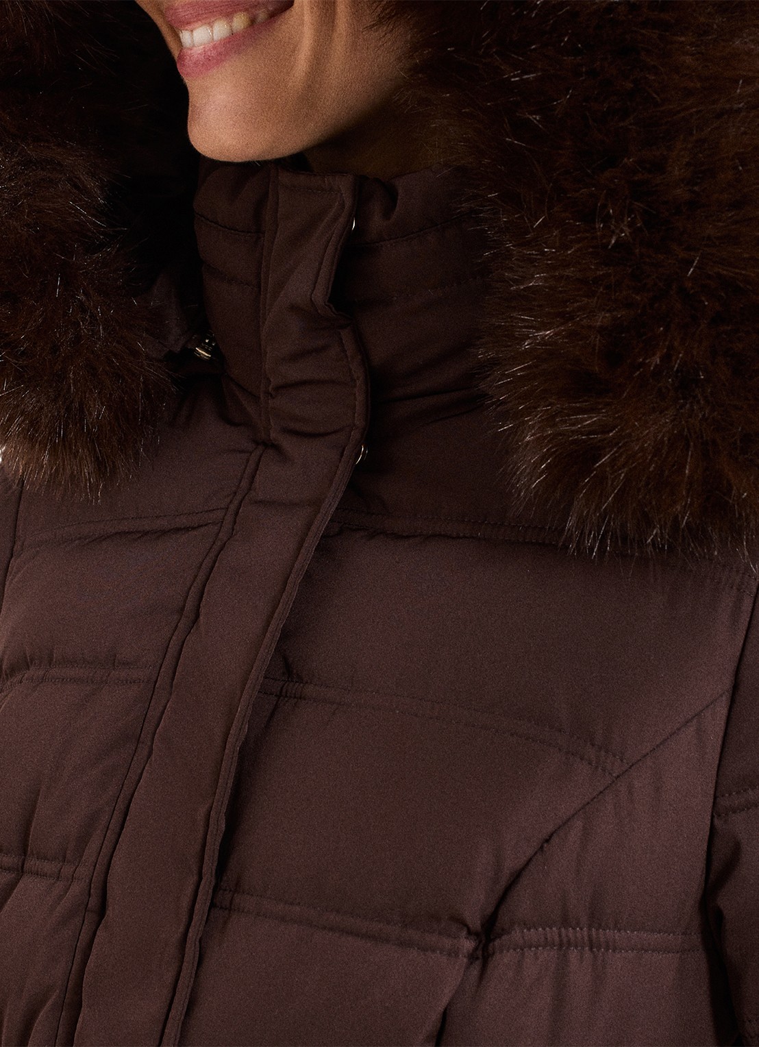 Phase Eight Dixie puffer jas met afneembare imitatiebontkraag - detail 6 donkerbruin