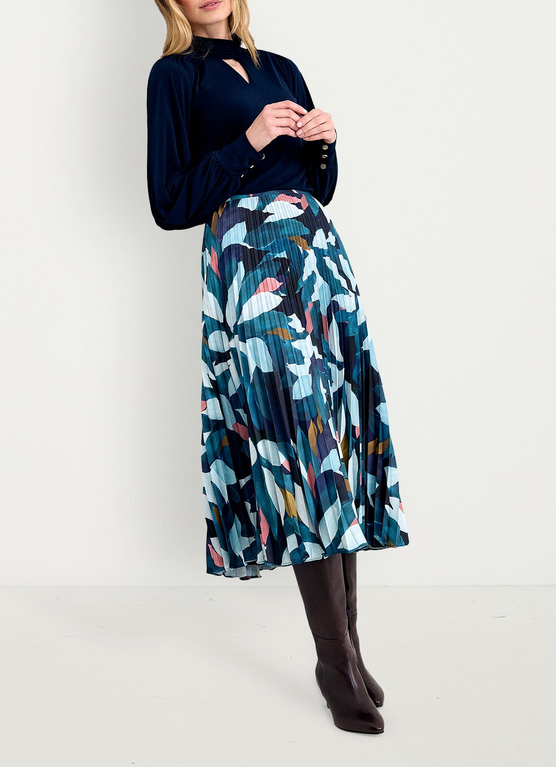 Phase Eight Ebony midi rok met bloemenprint en plooien - voorkant 2 donkerblauw